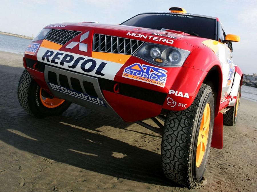  Mitsubishi Pajero Montero Evolution 2005 года  (фото 3 из 7)
